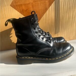 Dr. Martens 1460 smooth Black Leather combat boots size 7